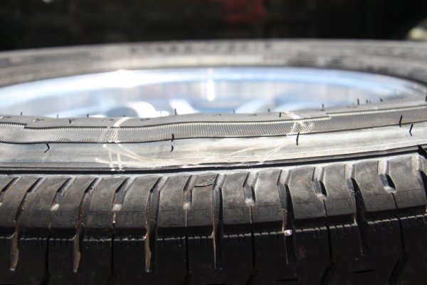 Tire1defect.JPG