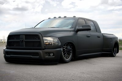 drag-dually-with-adapter-flat-black-dodge-ram.jpg