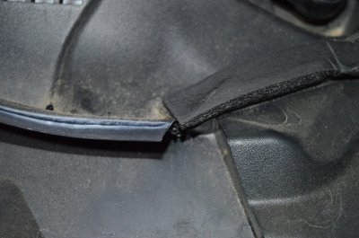 leaking weather strip 3.jpg leaking weather strip 3.jpg