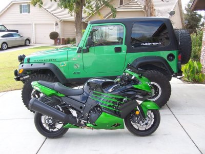 ZX14R with Jeep.JPG