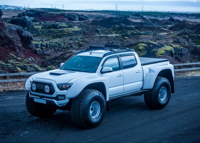 Vehicle-Imagery_0003_Gullfoss-to-Haifoss-Toyota-Hilux-AT35-12_0002_3D1A3705.jpg