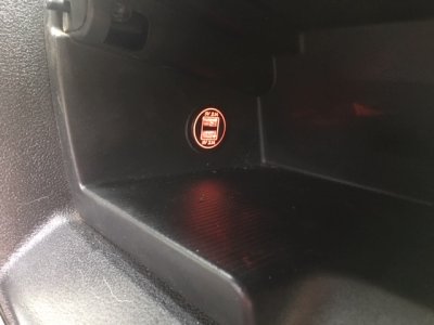 glovebox port.JPG glovebox port.JPG