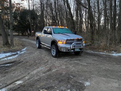 truckfront.jpg truckfront.jpg