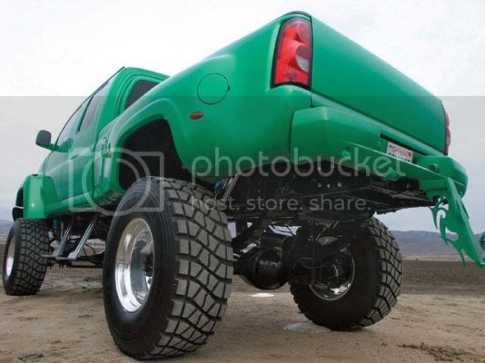 0805tr_15_z2006_chevy_kodiak_4500rear_side_view.jpg