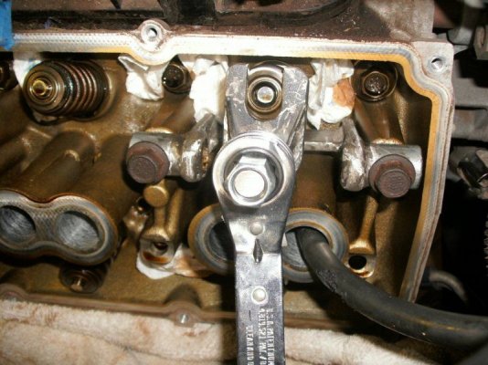 Valvespringcompressortoolinstalled.jpg