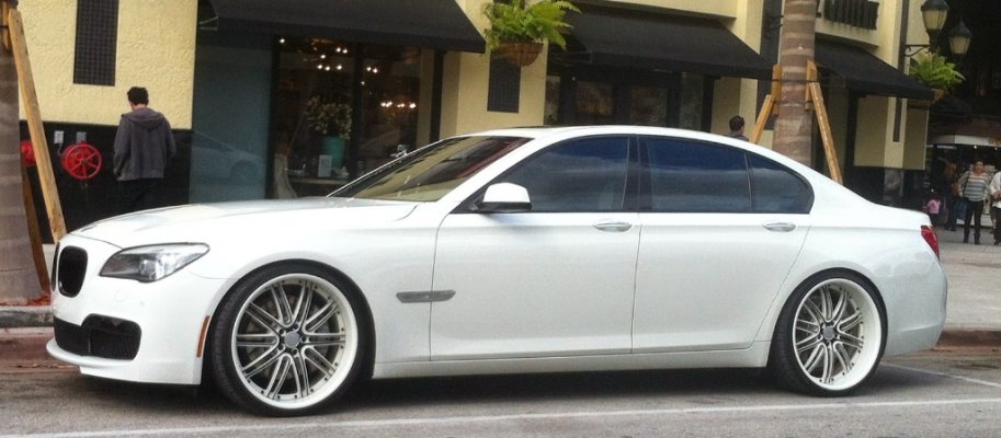 white+bmw+750+white+rims.jpg