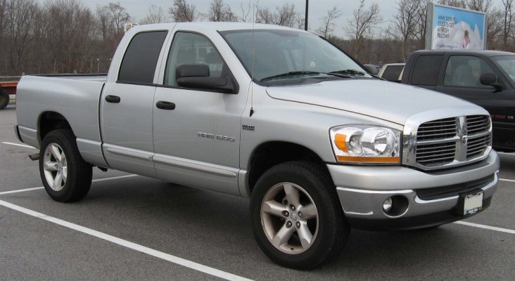 06-07_Dodge_Ram_1500.jpg