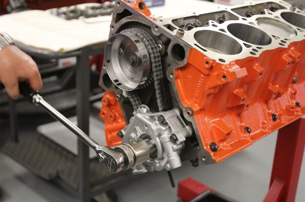 hemi-build-oil-pump.jpg