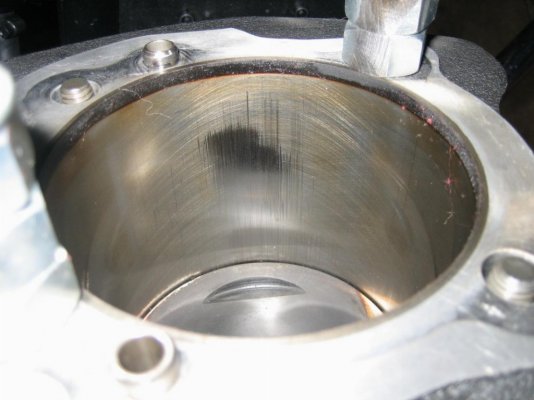 -piston-bore-clearance-front-cylinder_exhaust-side.jpg
