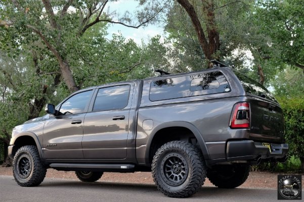 Yakima_Roof_Rack_System_1b(1).jpg