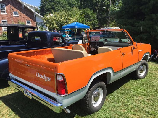 _Ramcharger_topless_SUV_at_2015_Macungie_show_2of2.jpg