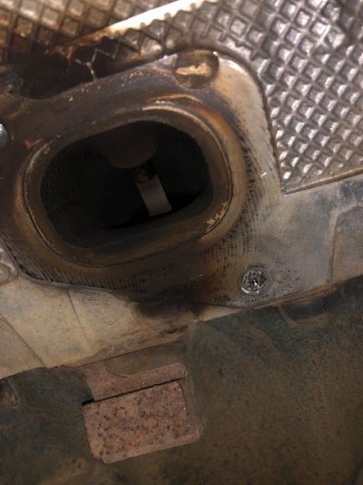 Broken exhaust bolt.jpg