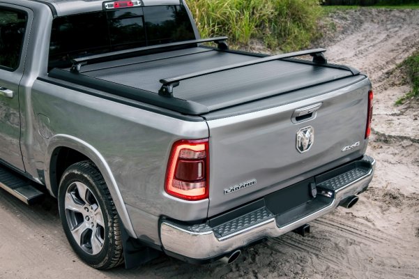 retractable-tonneau-cover-lifestyle-12.jpg