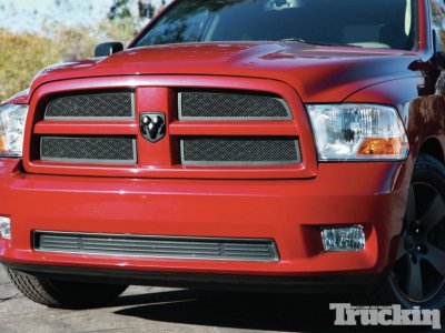 1304tr-01+paramount-restyling-grille-install+2012-dodge-ram-1500 (1).jpg