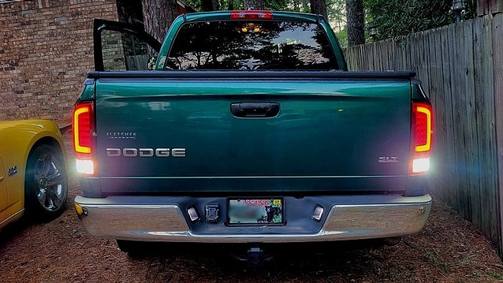 03DodgeTailLights05.jpg 03DodgeTailLights05.jpg