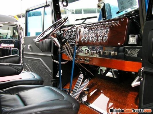 ComfortableInterior-UltimateSemiTrucks-dotcom.jpg