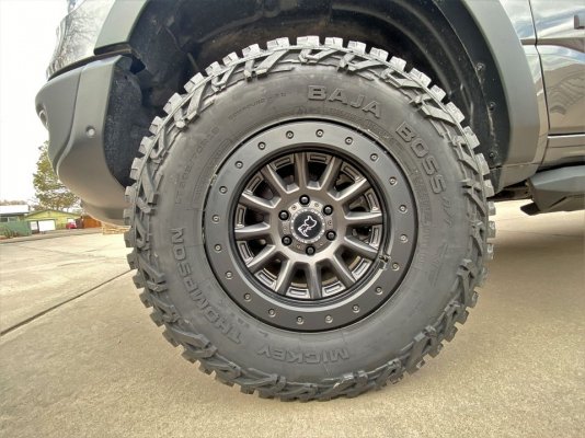 Mickey_Thompson_Baja_Boss_AT_LT30570R18_35.1x12_c3.jpg