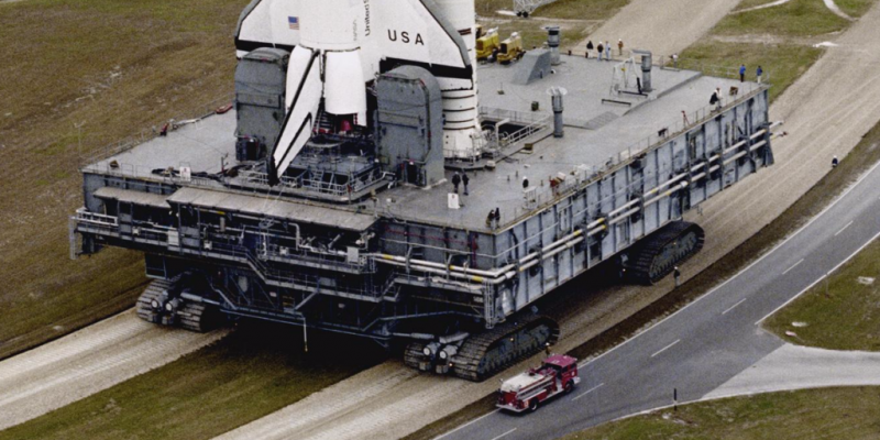 nasa-has-a-6-million-pound-crawler-it-uses-to-transport-spacecraft.png