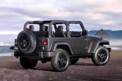 2014_jeep_wrangler_willys_wheeler_edition_rear_three_quarter_02.jpg