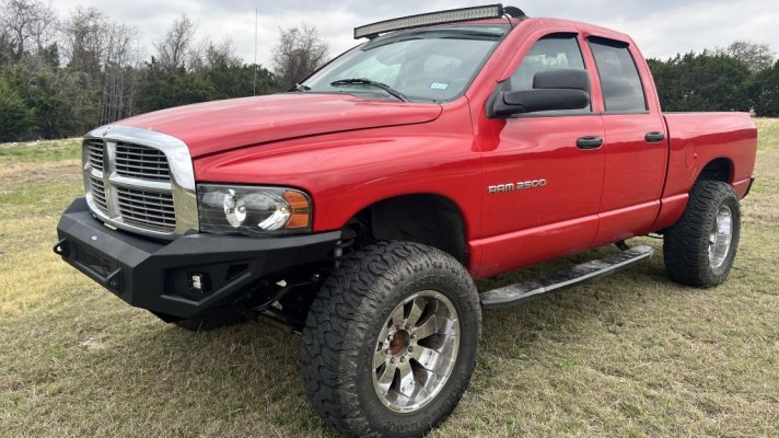 03-05 hookeroad front bumper ram 25003500 (1).JPG 03-05 hookeroad front bumper ram 25003500 (1).JPG
