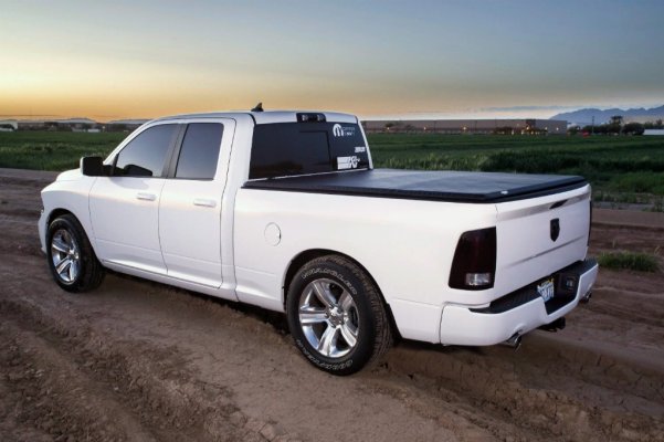 tonnopro-tonnofold-tonneau-cover-lifestyle-4.jpg tonnopro-tonnofold-tonneau-cover-lifestyle-4.jpg
