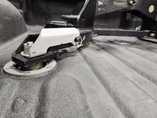 Bed Plugs - 5th wheel attach.jpg