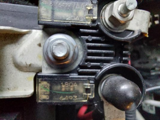 Battery terminal fuses.jpg Battery terminal fuses.jpg