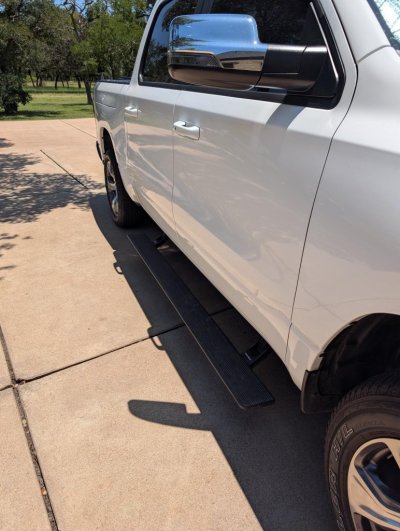 WolfBox running board deployed.jpg WolfBox running board deployed.jpg