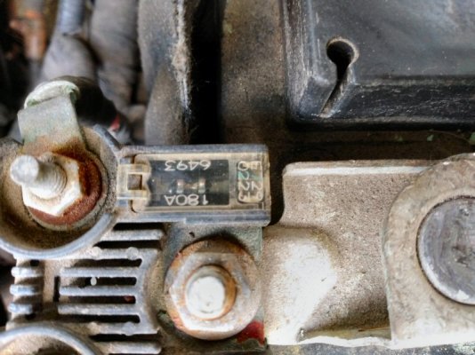RAM Battery Cable Fuses 02.jpg