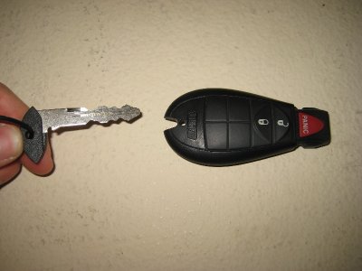Dodge-Ram-1500-Key-Fob-Battery-Replacement-Guide-003.JPG