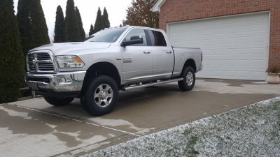 2016 ram lifted 35's (Copy).jpg
