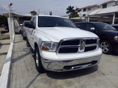 dodge-ram-slt-4x4-2012- front view.jpg