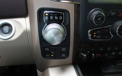 2013-Ram-1500-shifter-2.jpg