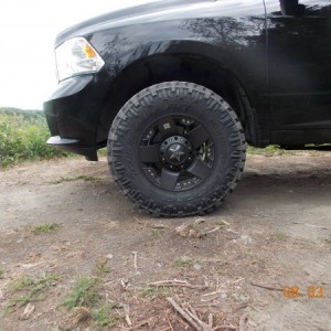 17" x 9" KMC rockstars with 35/12.5R17" nitto trail grapplers
