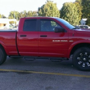 RC 2.5" leveling kit with 295/70/18 mounted on Pro Comp Metal Mulishas.