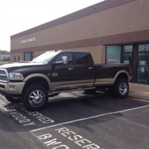 5" Procomp lift 22.5 American force Independence wheels 37" tires