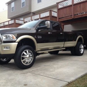 5" Procomp lift 22.5 American force Independence wheels 37" tires