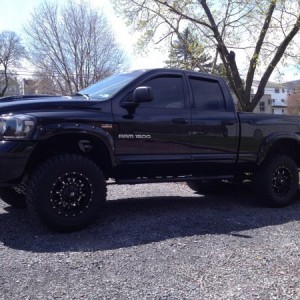 New pic today.. Cleaned up and new gas lid installed