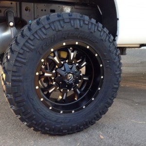 37x13.50x20 Nitto Trail Grapplers on 20x10 Fuel Kranks with -24mm offset.