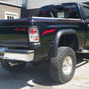 1998 Dodge Ram Sport 1500 4x4, 28k miles, fully loaded, alarm system, remote start, skyjacker 5" lift, ici nerf bars, ici bed rail caps, kc hilites, g