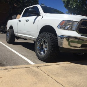 Moto metal 12 x 20 wrapped in 35 x 12.5 Federals