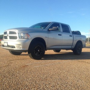 18 inch xd addicts, 33in toyo at2, bilstiens 2.1, zone uca's