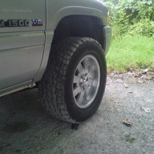 18"X8" Ultra's 
285/60/18 Nitro Terra Grapplers
Front