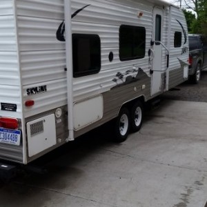 2011 skyline nomad
30'
4600 lb dry
no slide