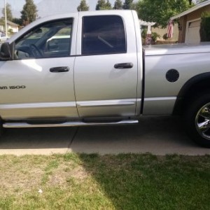 The black looks so good on the silver. I can't wait to do the rims.