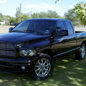 Cooper Zeon LTZ 305/50/20 
KMC BADLANDS 20x9.5