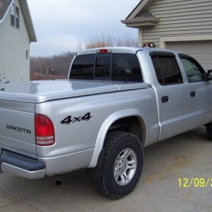 My old truck, Dakota Quad Cab, 4.7 V8, 5 speed manual trans
