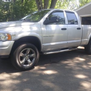 Rough Country (torsion bar) leveling kit installed