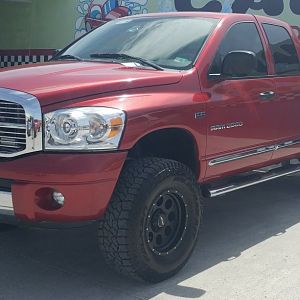 Maxtrac 7" Lift, 35" Tires, 17" ProComp Wheels