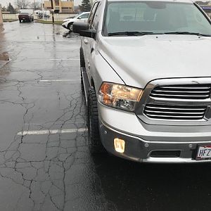 305/55/R20 Front Pic